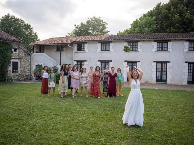 Le mariage de Emilie et Freddy à Saint-Front-de-Pradoux, Dordogne 101