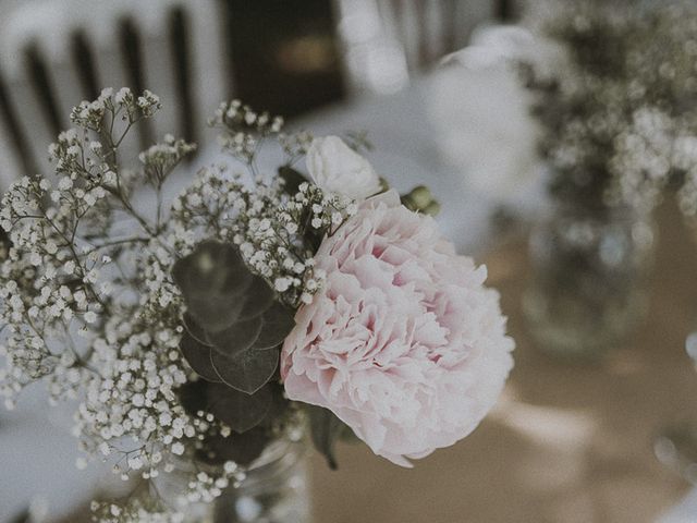 Le mariage de Matthieu et Julie à Saint-Jean-des-Mauvrets, Maine et Loire 32