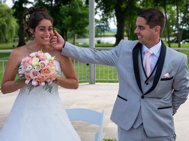 Le mariage de Lucie et Thomas à Saint-Denis-de l&apos;Hôtel, Loiret 19