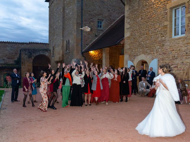 Le mariage de Maxime et Floriane à Anzy-le-Duc, Saône et Loire 15