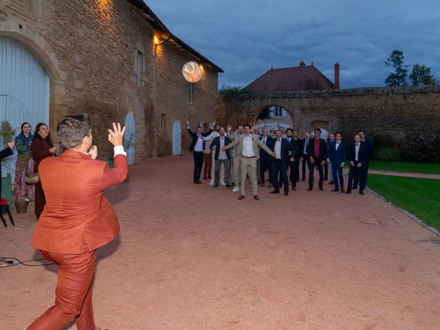 Le mariage de Maxime et Floriane à Anzy-le-Duc, Saône et Loire 16