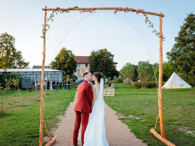 Le mariage de Benoit et Céline à Saint-Hilaire-de-Brens, Isère 9