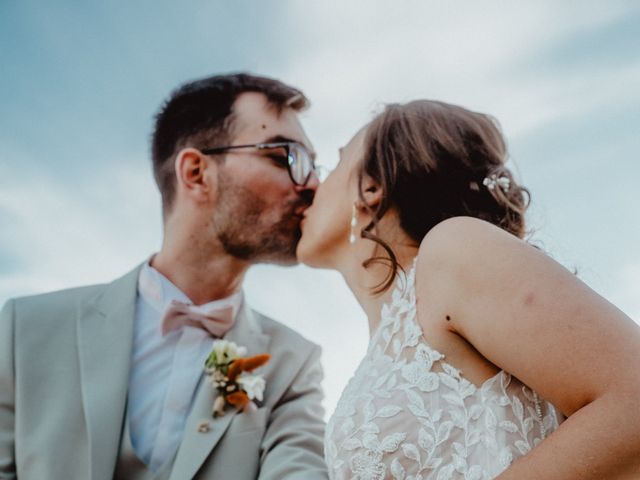 Le mariage de Clément et Marie à Lantignié, Rhône 56