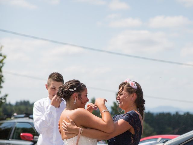 Le mariage de Nicolas et Amandine à Marcoux, Loire 10