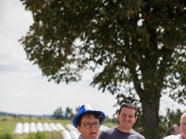 Le mariage de Nicolas et Amandine à Marcoux, Loire 15