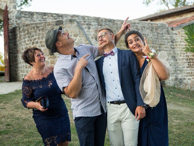 Le mariage de Nicolas et Amandine à Marcoux, Loire 33