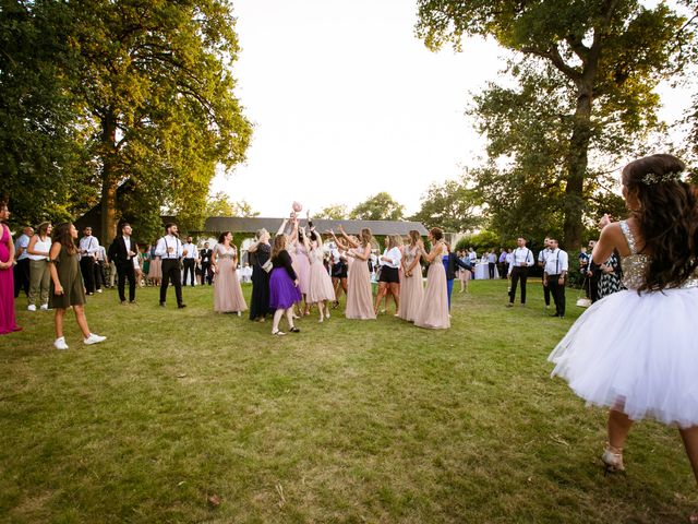 Le mariage de Julien et Noémie à Crévin, Ille et Vilaine 91