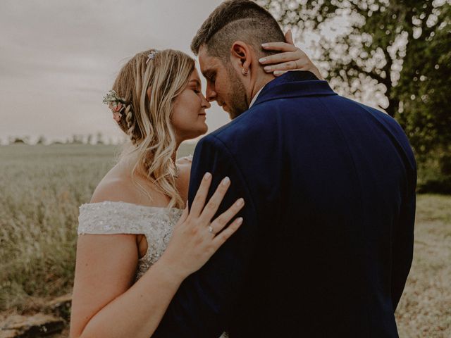 Le mariage de Dylan et Laura à Saint-Philbert-de-Grand-Lieu, Loire Atlantique 2