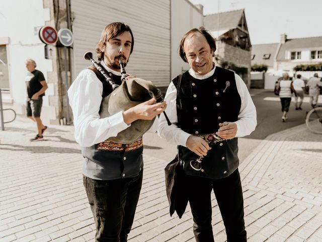 Le mariage de Louis et Gladys  à Plomelin, Finistère 74