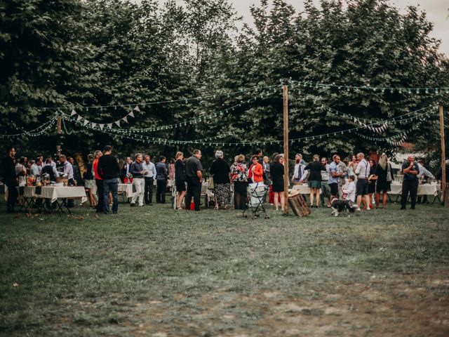 Le mariage de Louis et Kassandra à Saint-Alban-de-Montbel, Savoie 9