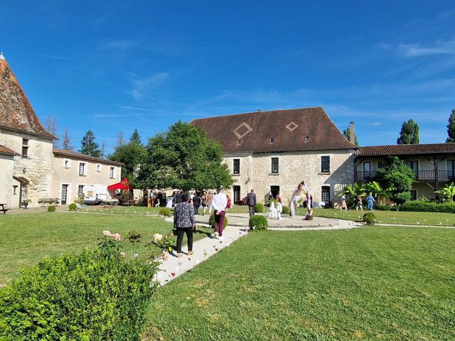 Le mariage de Amandine et Pierre-Emmanuel  à Saint-Léon-sur-l&apos;Isle, Dordogne 23