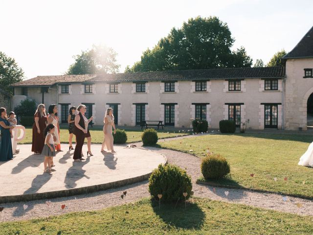 Le mariage de Amandine et Pierre-Emmanuel  à Saint-Léon-sur-l&apos;Isle, Dordogne 64