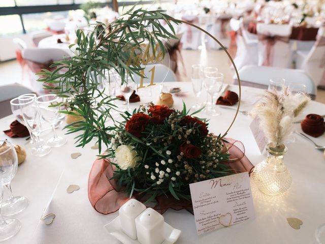 Le mariage de Amandine et Pierre-Emmanuel  à Saint-Léon-sur-l&apos;Isle, Dordogne 77