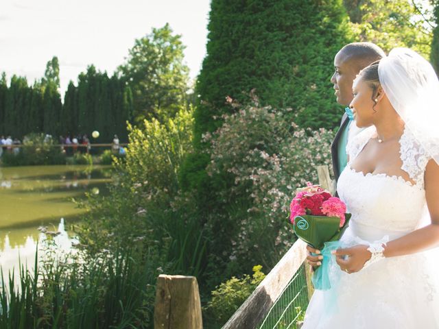 Le mariage de Mickaël et Célia à Saint-Martin-la-Plaine, Loire 1