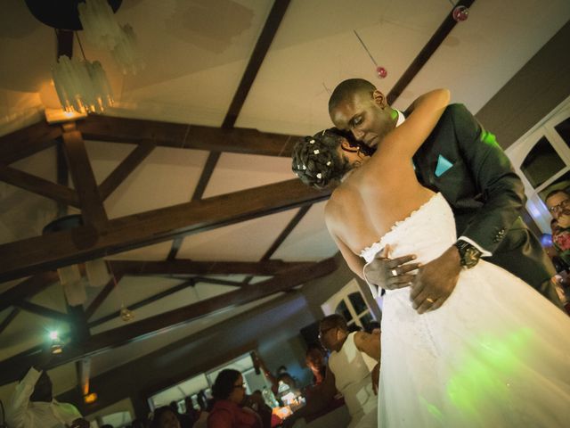 Le mariage de Mickaël et Célia à Saint-Martin-la-Plaine, Loire 13