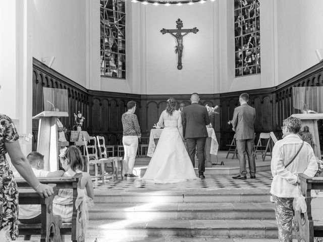 Le mariage de Sulli et Typhanie à Voujeaucourt, Doubs 12