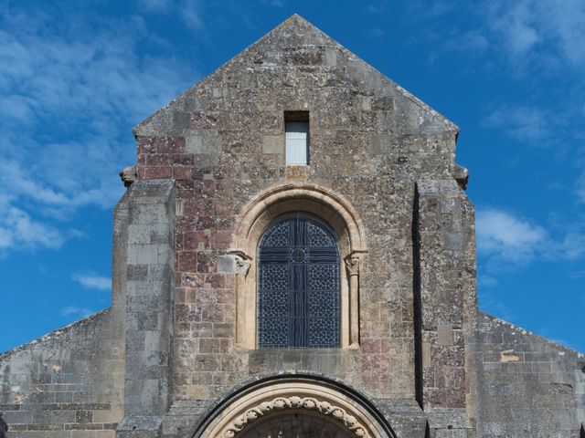 Le mariage de Loic et Camille à Anzy-le-Duc, Saône et Loire 11