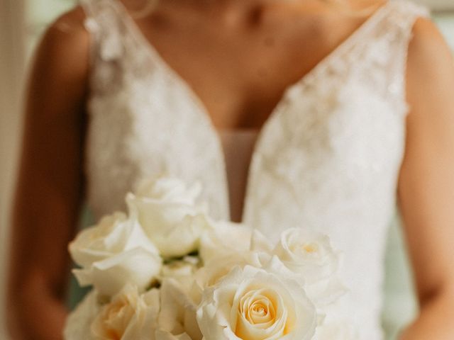 Le mariage de Thomas et Marine à Sarrians, Vaucluse 16