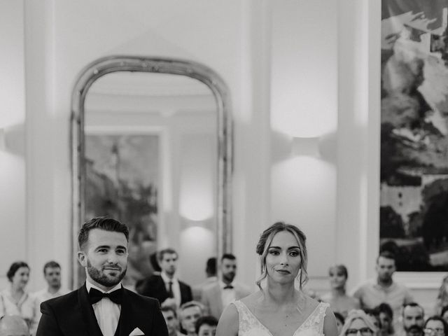 Le mariage de Thomas et Marine à Sarrians, Vaucluse 17