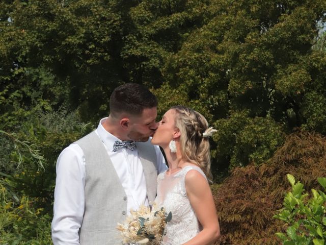 Le mariage de Loïc  et Leslie à Pouligney Lusans, Doubs 4