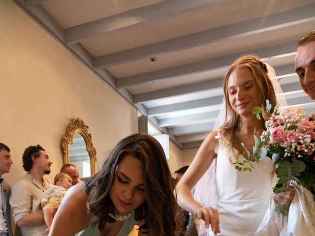 Le mariage de Florian et Romane à Pierrelatte, Drôme 42