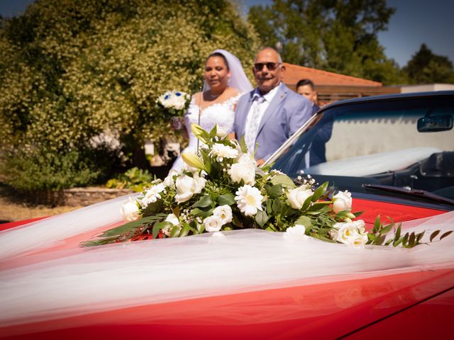 Le mariage de Cédric et Edwina à Aigrefeuille-d&apos;Aunis, Charente Maritime 10