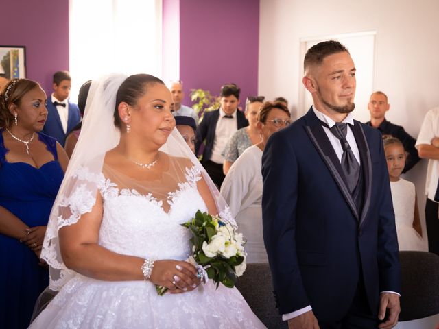 Le mariage de Cédric et Edwina à Aigrefeuille-d&apos;Aunis, Charente Maritime 12