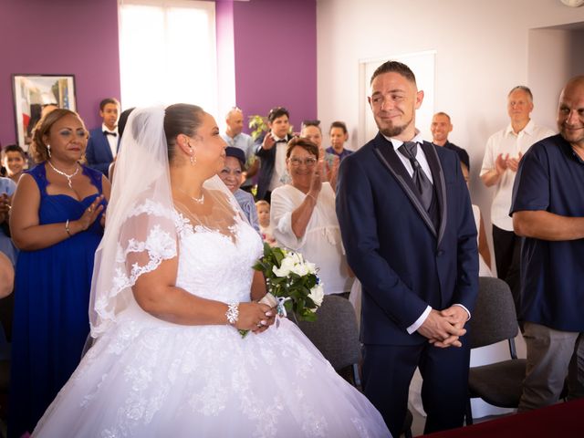 Le mariage de Cédric et Edwina à Aigrefeuille-d&apos;Aunis, Charente Maritime 13