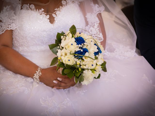 Le mariage de Cédric et Edwina à Aigrefeuille-d&apos;Aunis, Charente Maritime 15