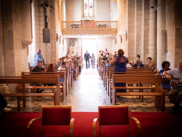 Le mariage de Cédric et Edwina à Aigrefeuille-d&apos;Aunis, Charente Maritime 29