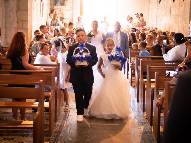 Le mariage de Cédric et Edwina à Aigrefeuille-d&apos;Aunis, Charente Maritime 33