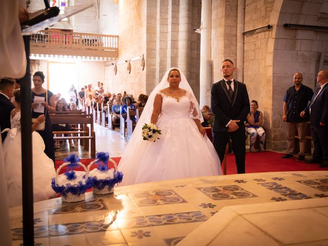 Le mariage de Cédric et Edwina à Aigrefeuille-d&apos;Aunis, Charente Maritime 34