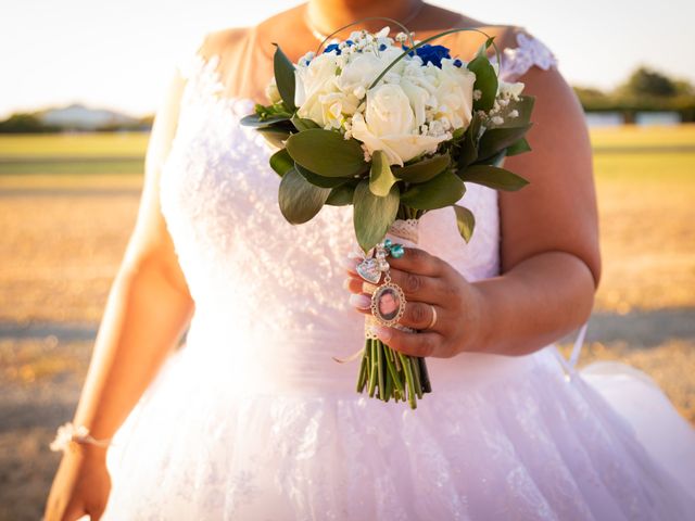 Le mariage de Cédric et Edwina à Aigrefeuille-d&apos;Aunis, Charente Maritime 60