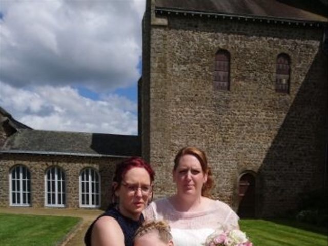 Le mariage de Johnny et Amélie  à Ambrières-les-Vallées, Mayenne 9