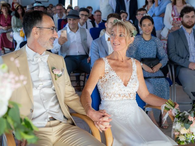 Le mariage de Kathy et Pierre à La Lucerne-d&apos;Outremer, Manche 25