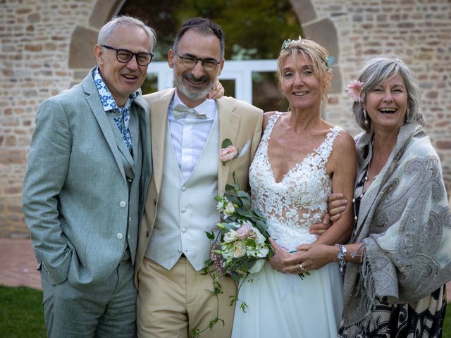 Le mariage de Kathy et Pierre à La Lucerne-d&apos;Outremer, Manche 86