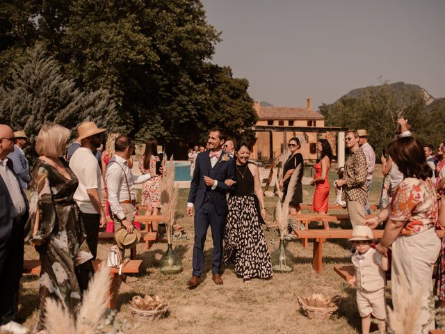 Le mariage de Julien et Elodie à Saint-Benoit, Alpes-de-Haute-Provence 10