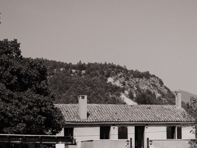 Le mariage de Julien et Elodie à Saint-Benoit, Alpes-de-Haute-Provence 12