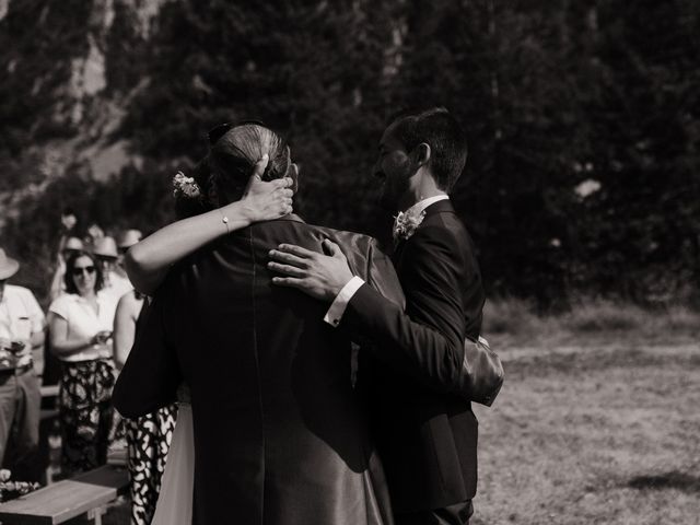 Le mariage de Julien et Elodie à Saint-Benoit, Alpes-de-Haute-Provence 14