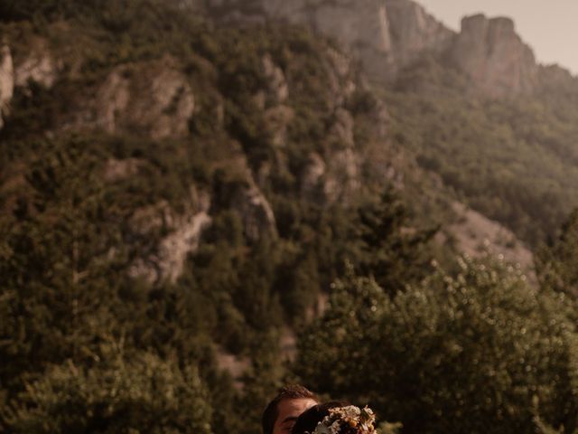 Le mariage de Julien et Elodie à Saint-Benoit, Alpes-de-Haute-Provence 16