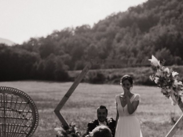 Le mariage de Julien et Elodie à Saint-Benoit, Alpes-de-Haute-Provence 24