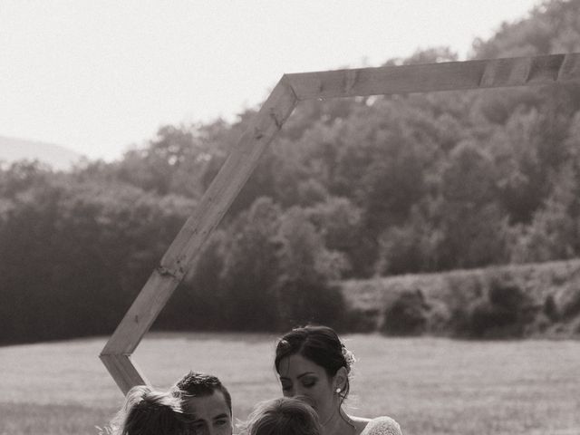 Le mariage de Julien et Elodie à Saint-Benoit, Alpes-de-Haute-Provence 25