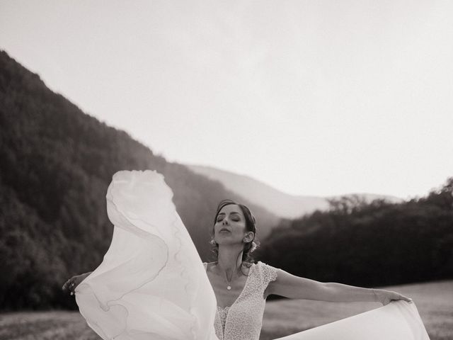 Le mariage de Julien et Elodie à Saint-Benoit, Alpes-de-Haute-Provence 33