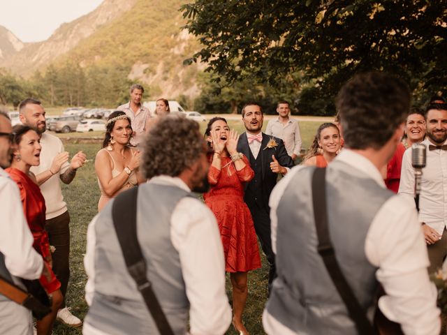 Le mariage de Julien et Elodie à Saint-Benoit, Alpes-de-Haute-Provence 37