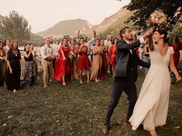 Le mariage de Julien et Elodie à Saint-Benoit, Alpes-de-Haute-Provence 42