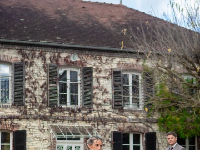 Le mariage de Louis et Eugénie à Poilly-sur-Tholon, Yonne 3