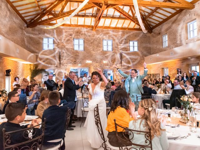 Le mariage de Jean-Sébastien et Claire à Saint-Laurent-d&apos;Oingt, Rhône 76