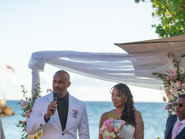 Le mariage de Cécilia et Didier à Sainte-Anne, Guadeloupe 11