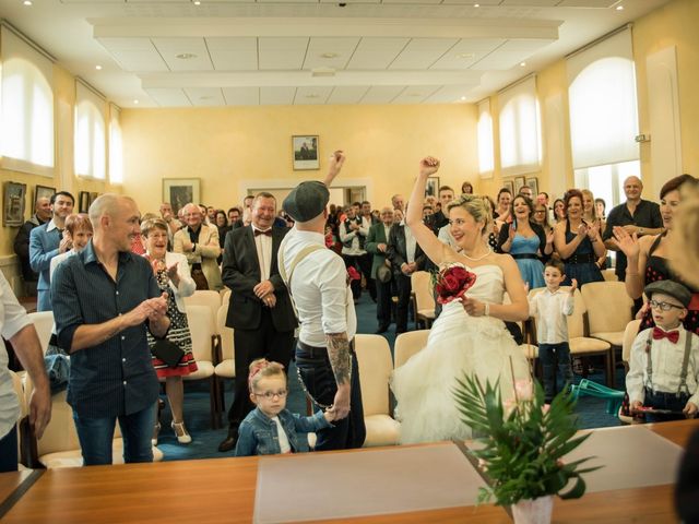 Le mariage de Maxime et Gaëlle à Chazelles-sur-Lyon, Loire 15