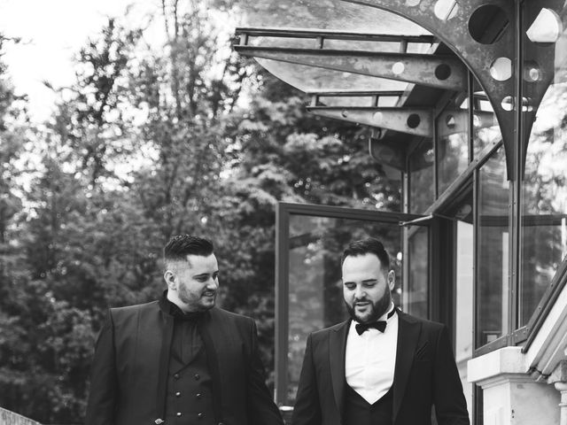 Le mariage de Armand et Ludovic à Décines-Charpieu, Rhône 11